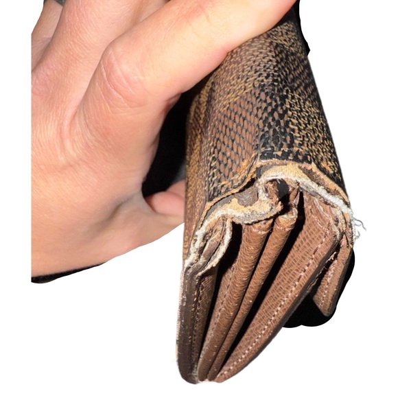 Louis Vuitton Sarah Leather Wallet - Picture 4 of 15